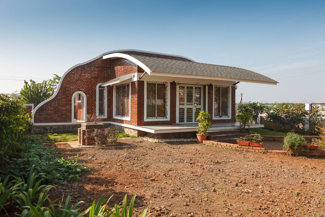 Front Facade homify Bungalows Bricks