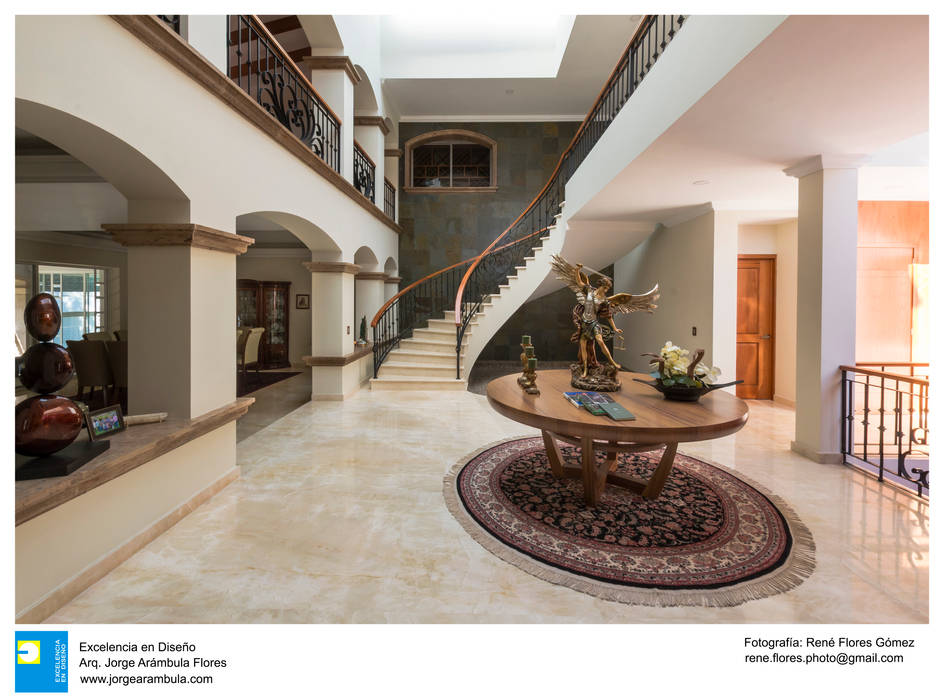 Casa Alberta, Excelencia en Diseño Excelencia en Diseño Colonial style corridor, hallway& stairs Marble