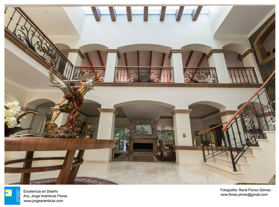 Casa Alberta, Excelencia en Diseño Excelencia en Diseño Colonial style corridor, hallway& stairs Marble