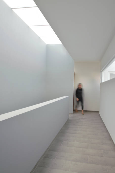 Casa Juriquila, AWA arquitectos AWA arquitectos Minimalistischer Flur, Diele & Treppenhaus