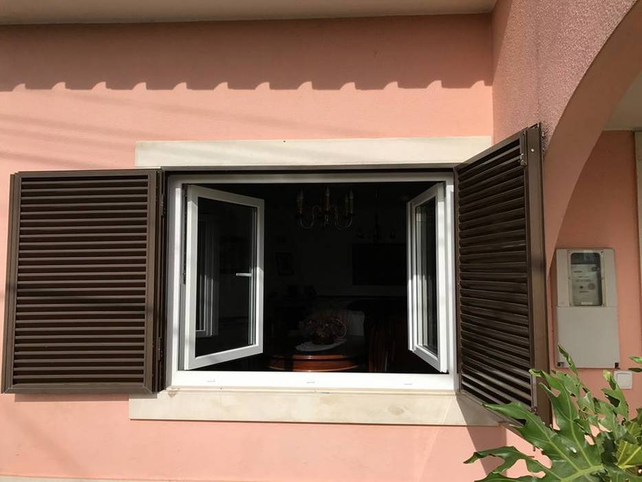 Puertas y ventanas rústicas de homify Rústico