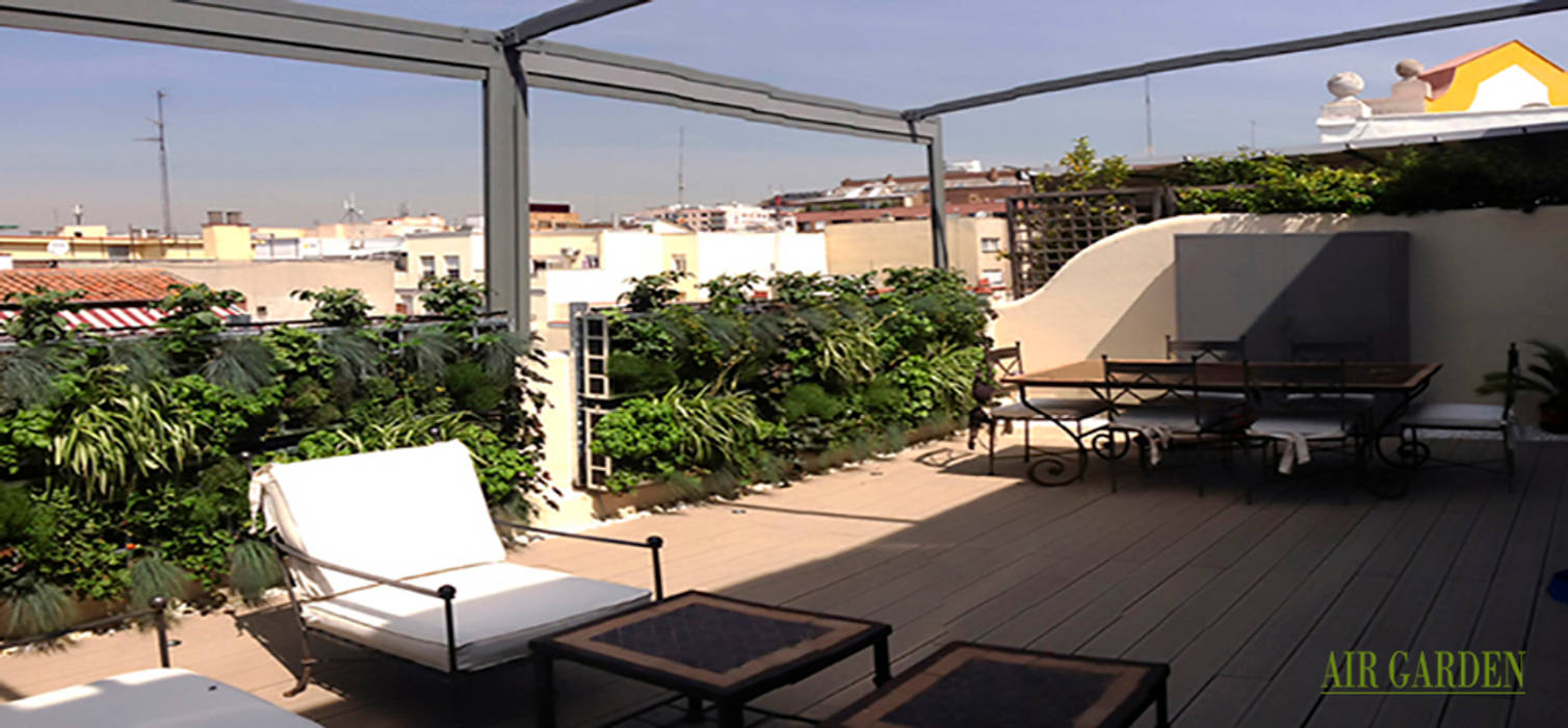 Terraza ático en Madrid: de triste y aburrida a llena de vida y frescor AIR GARDEN Balcones y terrazas de estilo moderno terraza en la azotea,terraza,ático,jardin vertical,jardines verticales,jardineria vertical