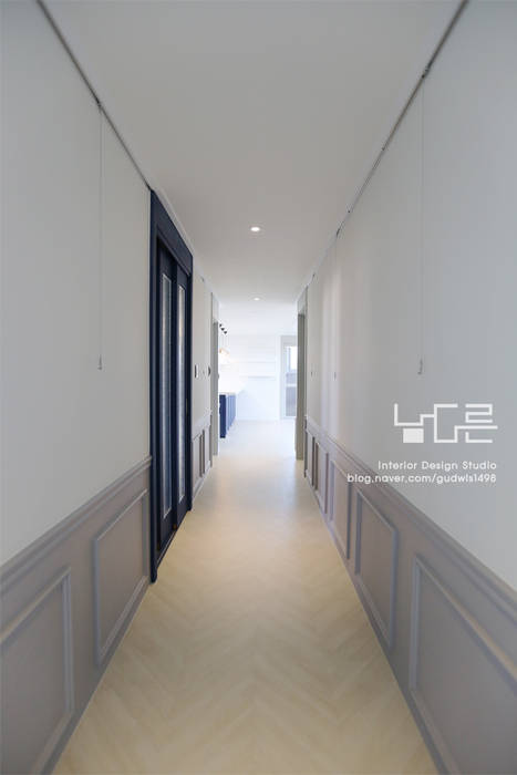 대구 북구 칠성휴먼시아 34평형, 남다른디자인 남다른디자인 Modern corridor, hallway & stairs