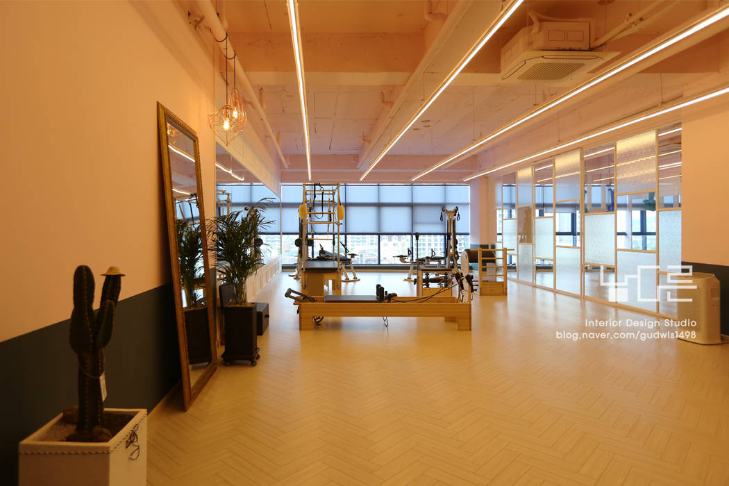 필라테스 인 (Pilates In), 남다른디자인 남다른디자인 Commercial spaces Commercial Spaces