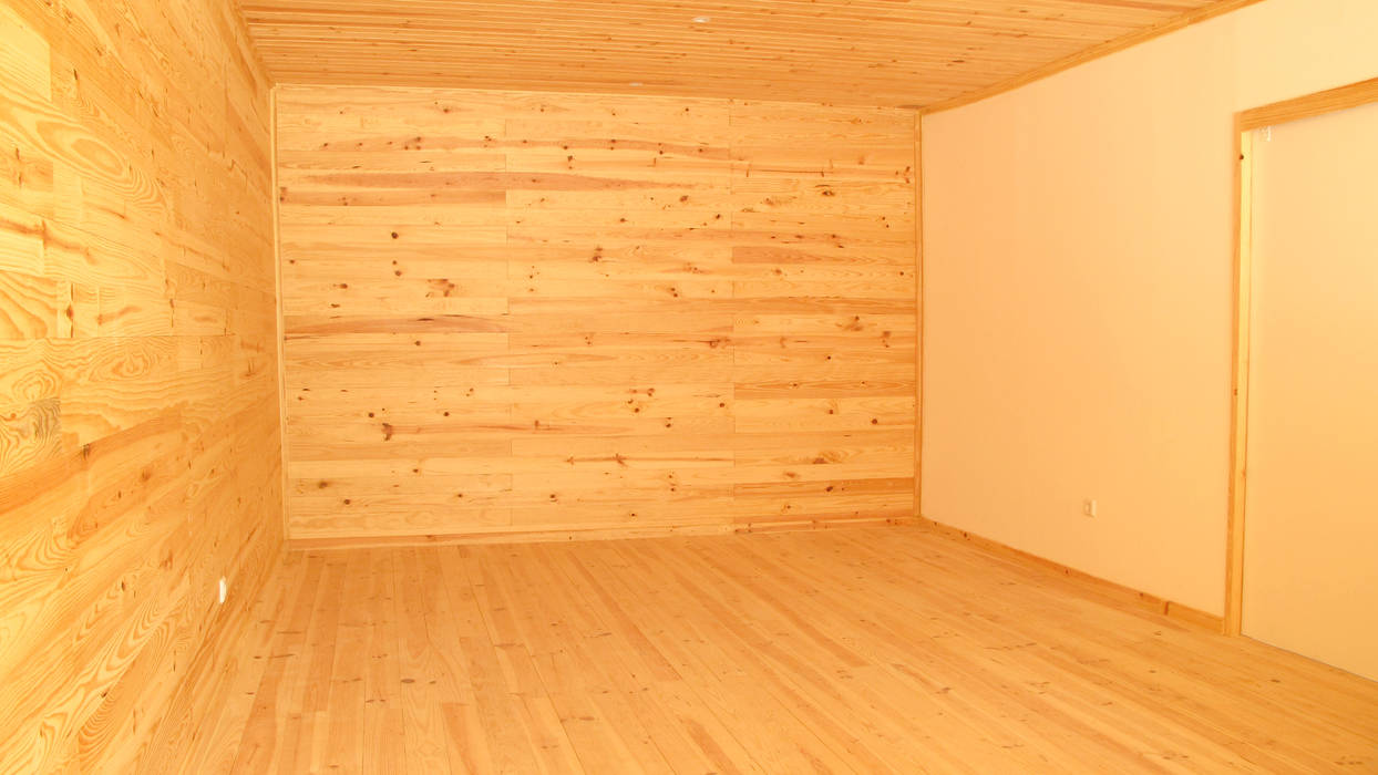 Casa modular em madeira de tipologia T3 de 203m², Discovercasa | Casas de Madeira & Modulares Discovercasa | Casas de Madeira & Modulares Modern Dining Room Solid Wood Brown