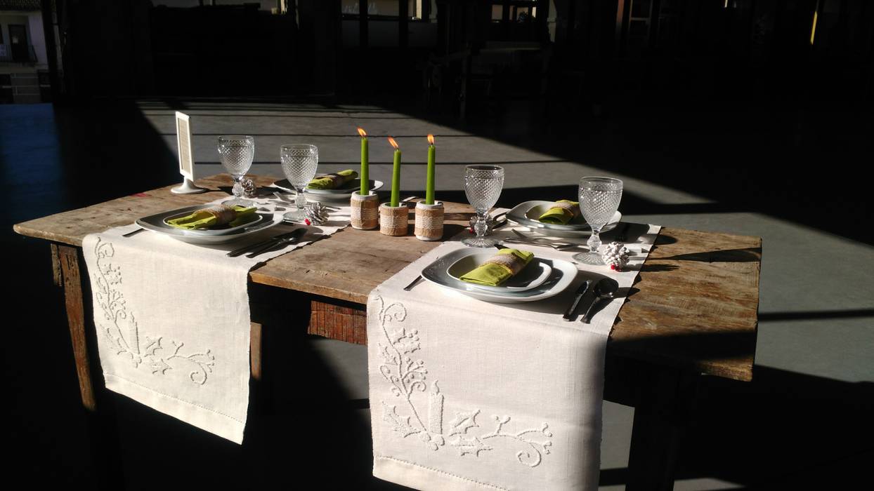 Mesas de Natal, Linho de Cerva e Limões Linho de Cerva e Limões Country style dining room Flax/Linen Pink Tables