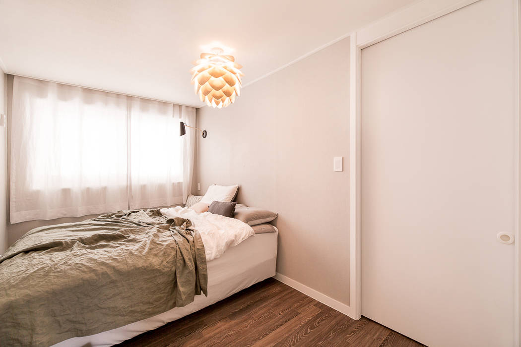 북유럽감성의 따뜻한 공간, 일산건영빌라, 봄디자인 봄디자인 Dormitorios de estilo escandinavo
