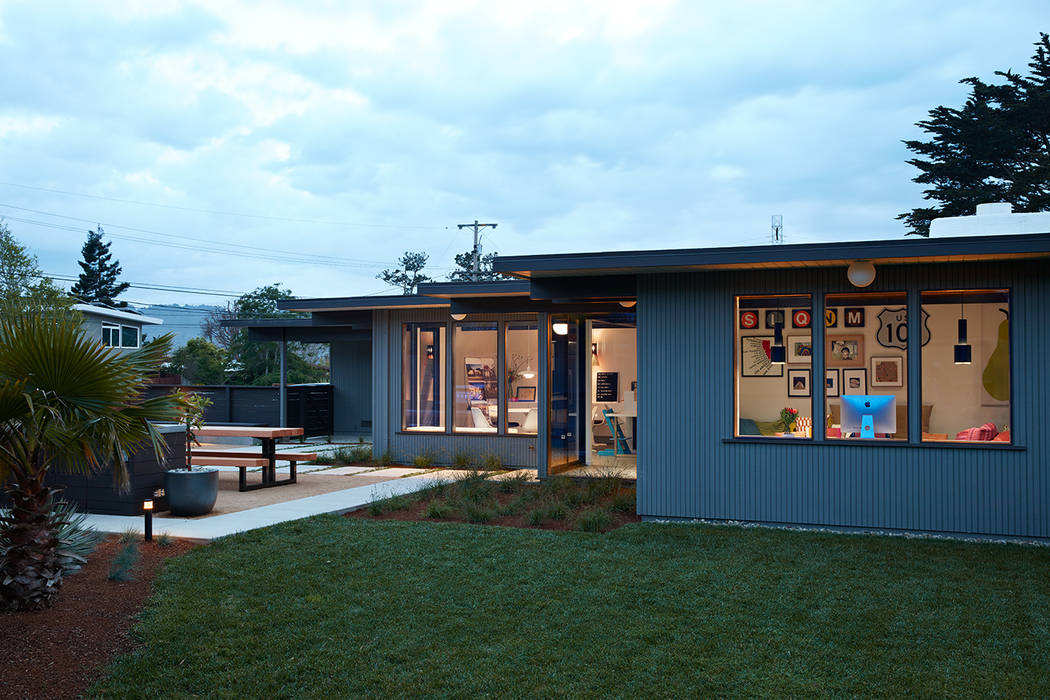 Mid-Mod Eichler Addition Remodel by Klopf Architecture, Klopf Architecture Klopf Architecture 現代房屋設計點子、靈感 & 圖片