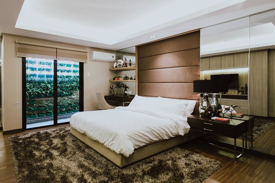 Master Bedroom Living Innovations Design Unlimited, Inc. Modern style bedroom