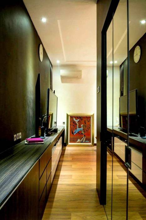 All Our Interior Works, Bro4u Pvt Ltd Bro4u Pvt Ltd Classic style corridor, hallway and stairs