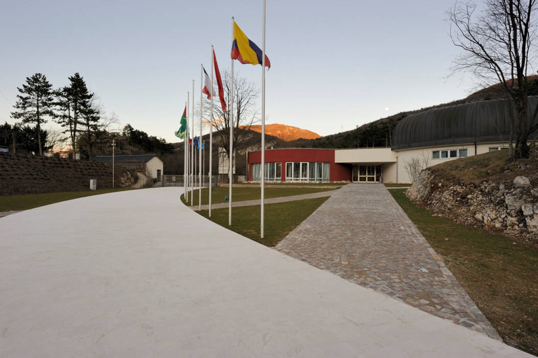 Fondazione Campana dei Caduti, Studio Marastoni Studio Marastoni Espacios comerciales Salones de conferencias