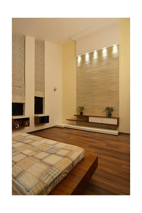 Residence Interiors for Mr.Shobit and Shesha, Ineidos Ineidos Modern Bedroom