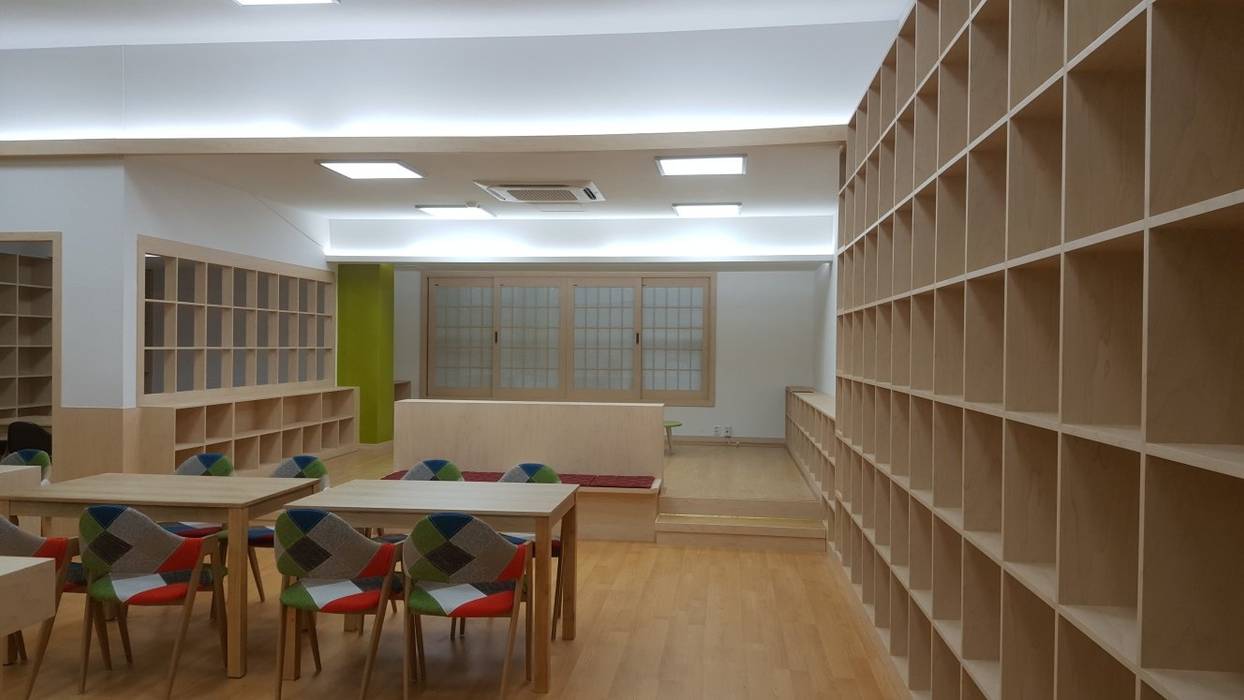 책 향기 가득할 공간, 담음건축디자인주식회사 담음건축디자인주식회사 Tropical style study/office Plywood