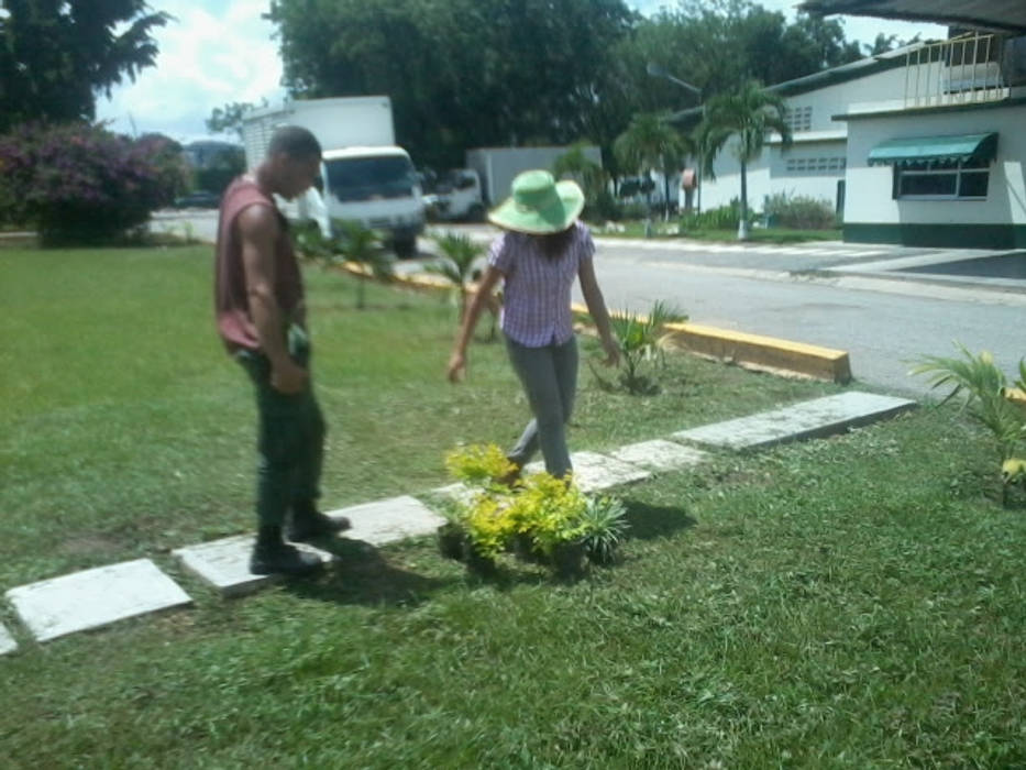 homify Jardines con piedras Piedra