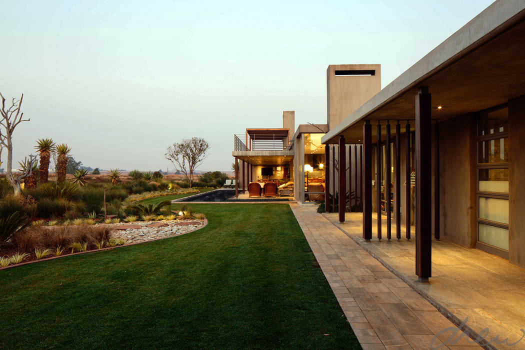 spine wall house, drew architects + interiors drew architects + interiors Patios