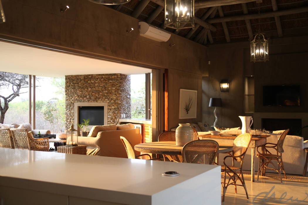 new lodge | leopard creek estate, drew architects + interiors drew architects + interiors Modern living room Wood Wood effect