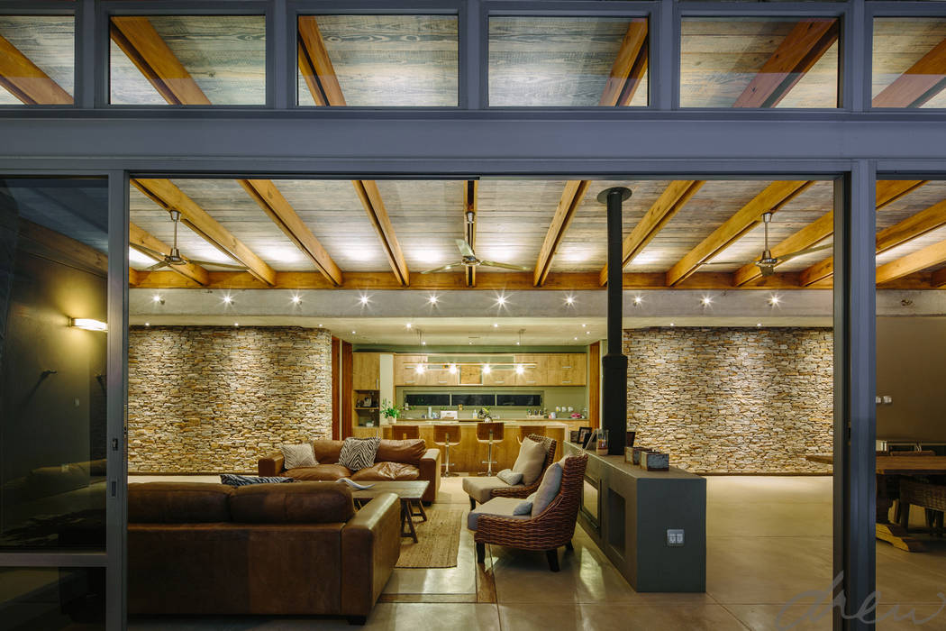 modern lodge, drew architects + interiors drew architects + interiors Modern living room Wood Wood effect
