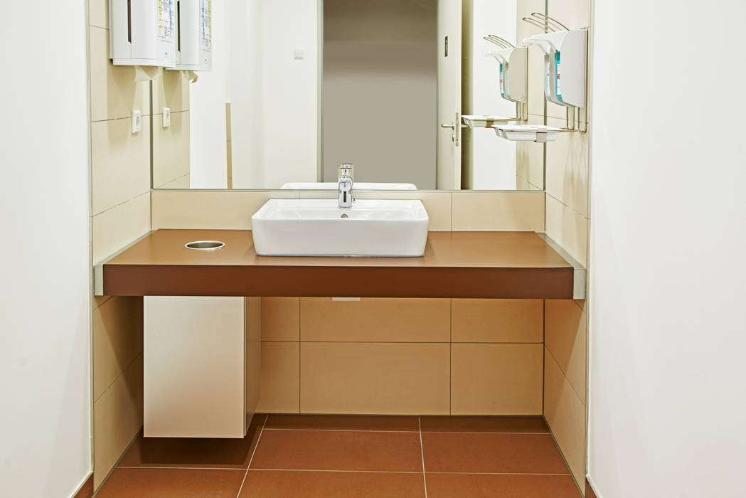 Badezimmermöbel, copado GmbH copado GmbH Modern bathroom Wood Wood effect Sinks