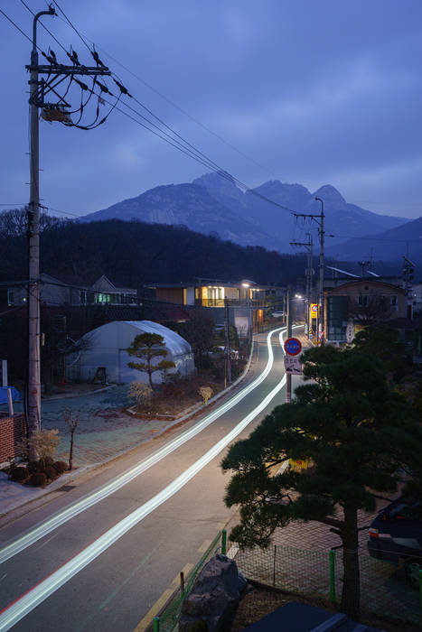 경함재 (景椷齋) : 풍경을 담은 집, 위즈스케일디자인 위즈스케일디자인 Condomínios Madeira Acabamento em madeira