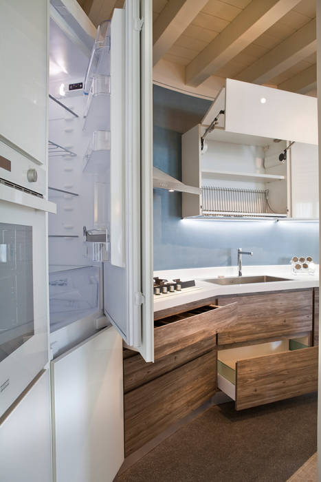 Cucina su misura e zona living, Fab Arredamenti su Misura Fab Arredamenti su Misura Built-in kitchens Engineered Wood Transparent