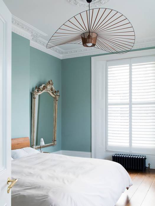 Master bedroom Brosh Architects Quartos modernos master bedroom,timber flooring,pendant lighting