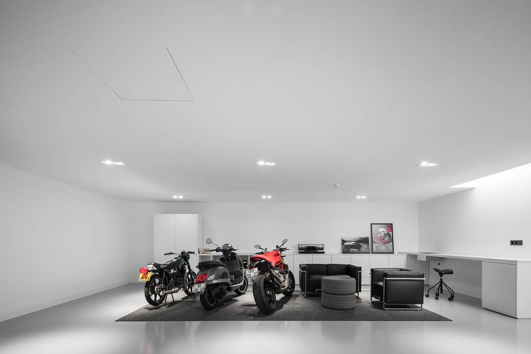 Garagem Privada, PAULO MARTINS ARQ&DESIGN PAULO MARTINS ARQ&DESIGN Minimalist garage/shed