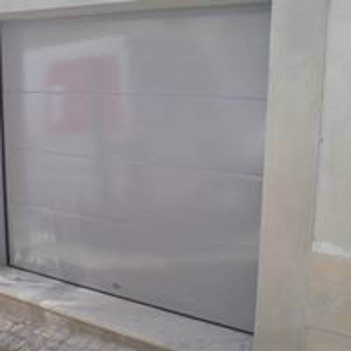 Porta seccional modelo super liso Bordalo Portas e Automatismos Portões de garagem Metal Retângulo,Porta,Luminária,Madeira,Pisos,Material composto,Exterior automotivo,Vidro,Gesso,Sombra