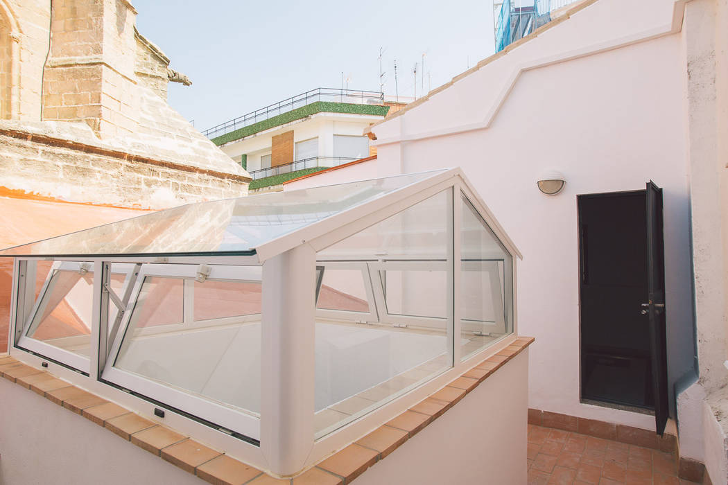 Iglesia San Dionisio, MALBArquitectos MALBArquitectos Roof terrace