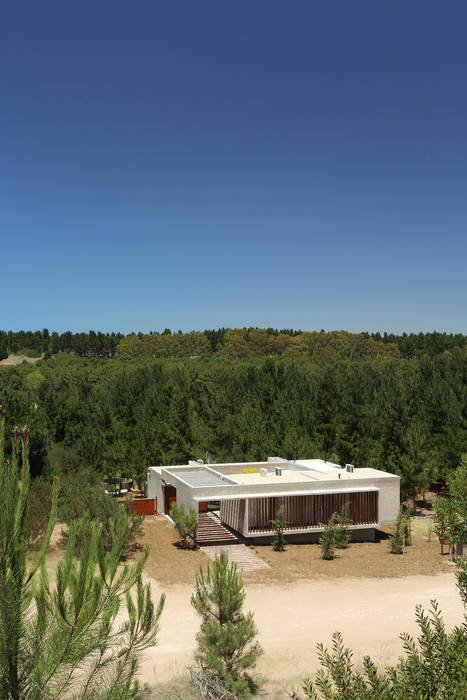 Casa S & S, Besonías Almeida arquitectos Besonías Almeida arquitectos Minimalist houses Concrete