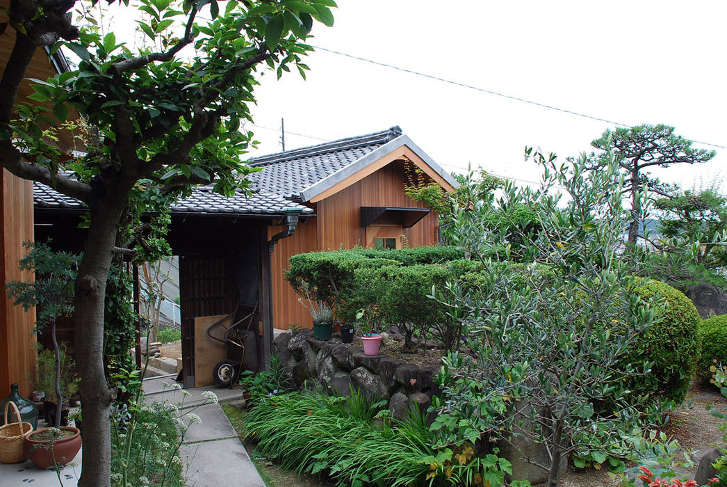 児島の小さなアトリエ Tiny atelier, 丸菱建築計画事務所 MALUBISHI ARCHITECTS 丸菱建築計画事務所 MALUBISHI ARCHITECTS 現代房屋設計點子、靈感 & 圖片 木頭 Wood effect