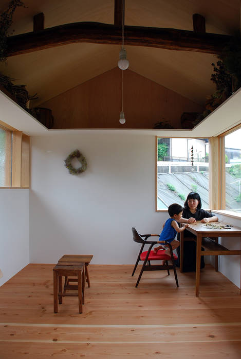 児島の小さなアトリエ Tiny atelier, 丸菱建築計画事務所 MALUBISHI ARCHITECTS 丸菱建築計画事務所 MALUBISHI ARCHITECTS ห้องทำงาน/อ่านหนังสือ ไม้ Wood effect