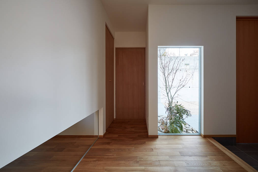 高台に建つ家, toki Architect design office toki Architect design office Modern windows & doors Wood Wood effect