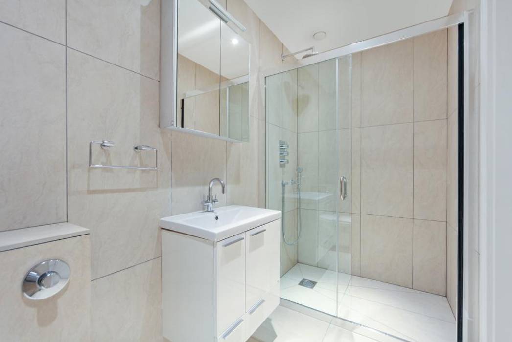 House renovation, Loft conversion Flood Street SW3 House Renovation London Ltd Modern bathroom