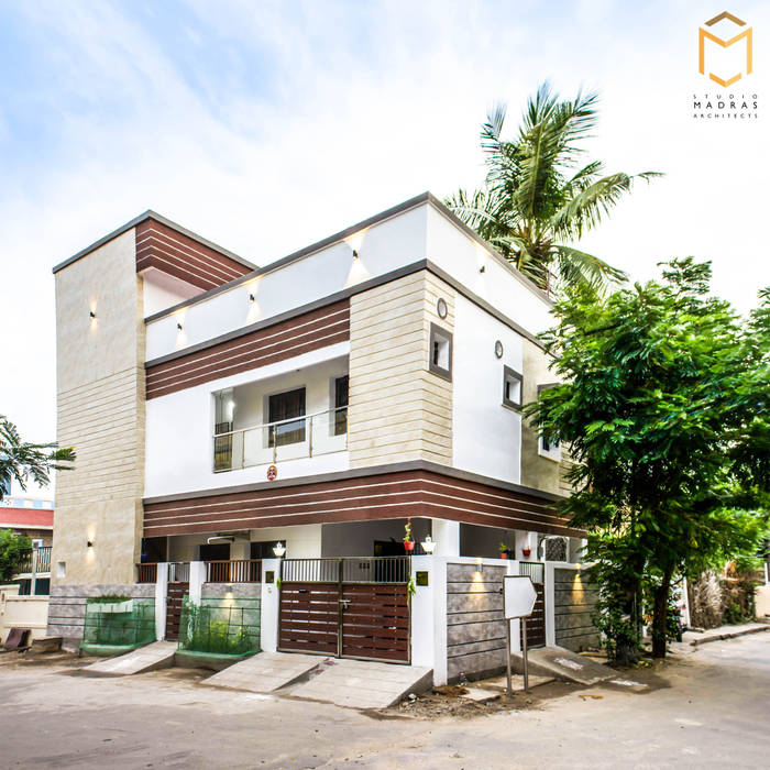 Dusk view Studio Madras Architects Single family home Sky,Building,Plant,Cloud,Window,Tree,Fixture,Land lot,Urban design,Wall
