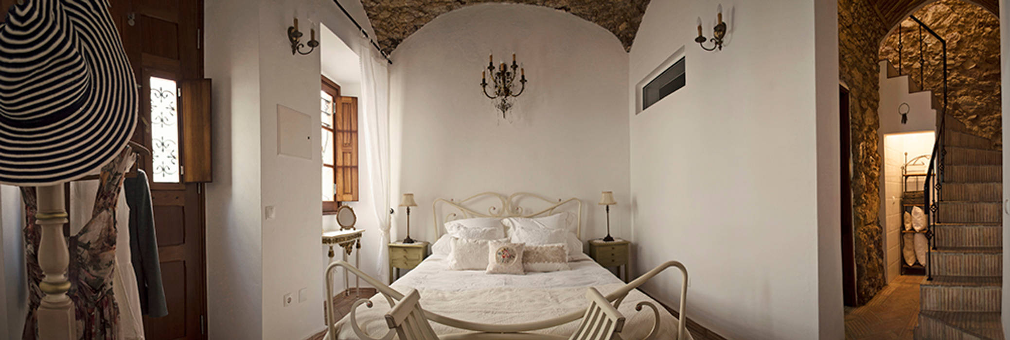 The Marmalade House, Sena Architects Sena Architects Rustic style bedroom