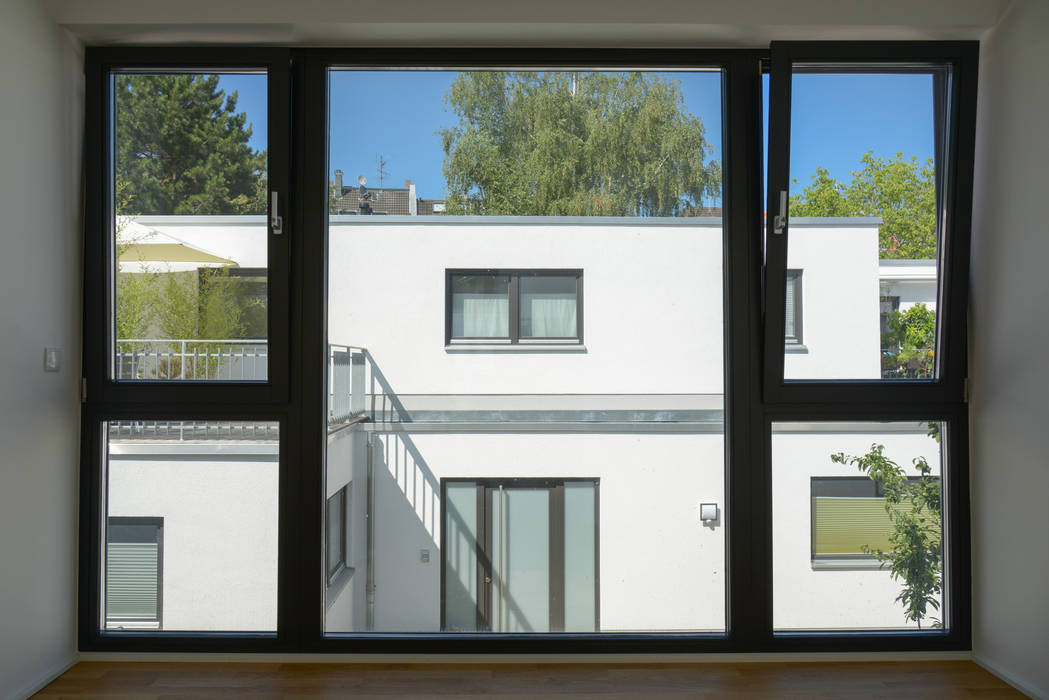 Hinterhofensemble in Köln, Grotegut Architekten Grotegut Architekten Wooden windows