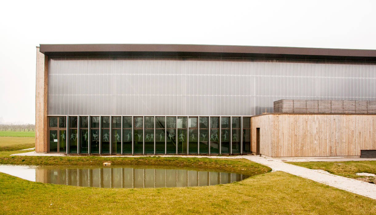 SALLE DE SPORT_SAINT JANS CAPPEL, AVANTPROPOS AVANTPROPOS Espacios comerciales Estadios