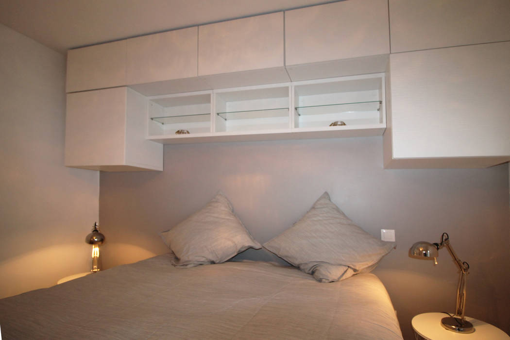 CHAMBRE DE BONNE A STRASBOURG, Agence ADI-HOME Agence ADI-HOME Dormitorios de estilo moderno Compuestos de madera y plástico