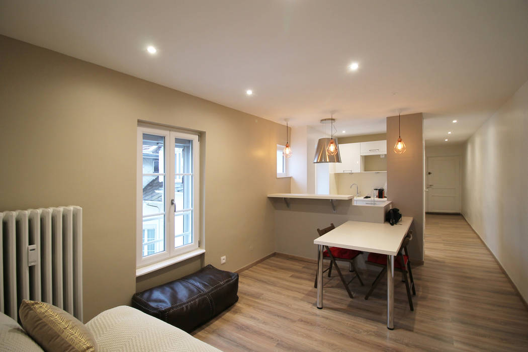 CHAMBRE DE BONNE A STRASBOURG, Agence ADI-HOME Agence ADI-HOME Salas de estilo moderno