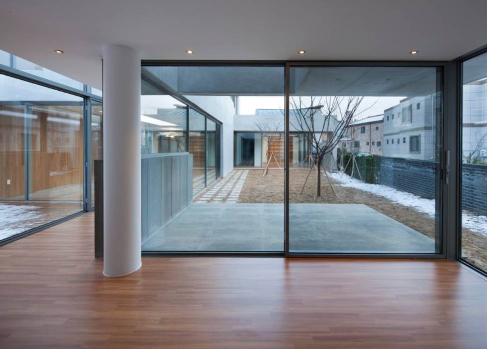 내밀우주 (광주 수완 단독주택), L'eau Design L'eau Design Modern Windows and Doors