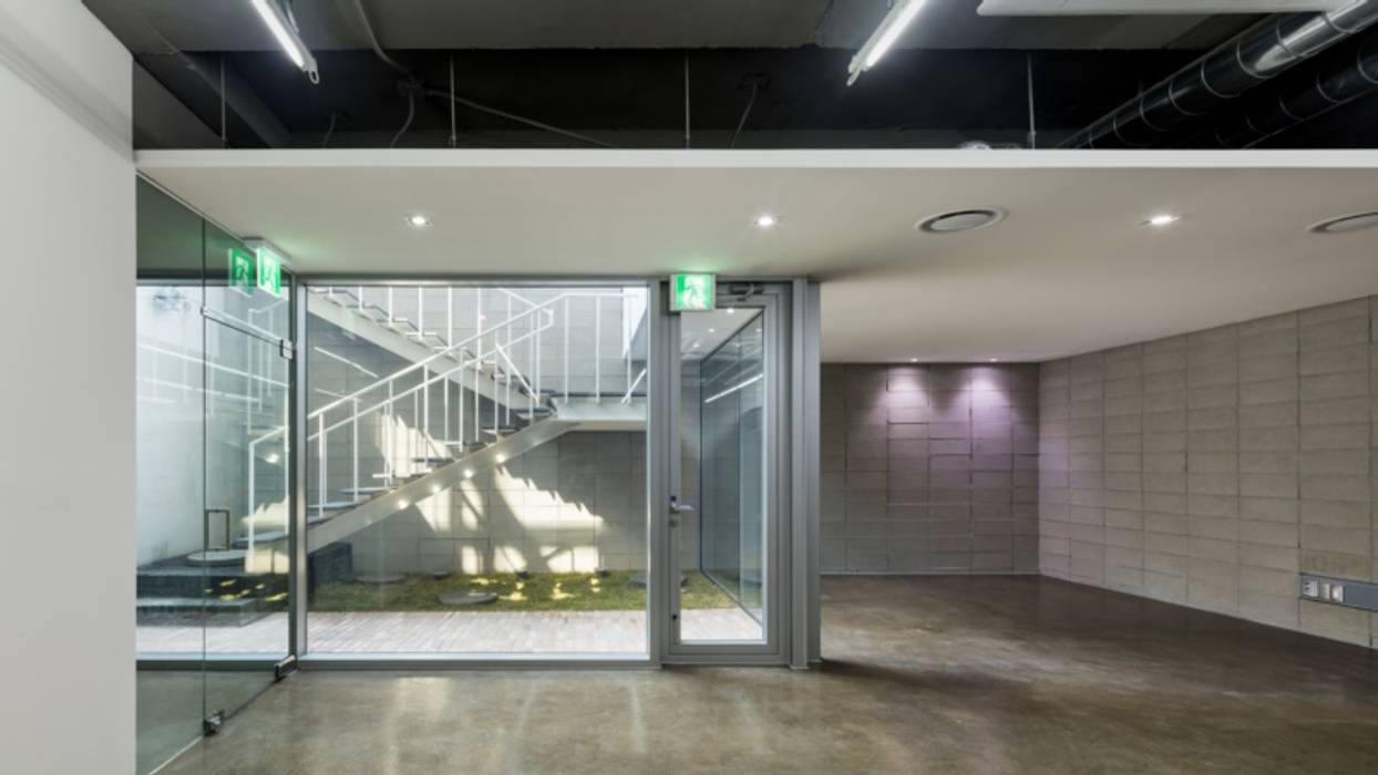 아뜰리에 채연, L'eau Design L'eau Design Couloir, entrée, escaliers modernes