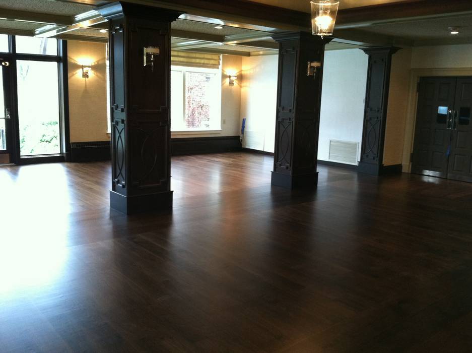 American Walnut, Shine Star Flooring Shine Star Flooring クラシックデザインの ダイニング