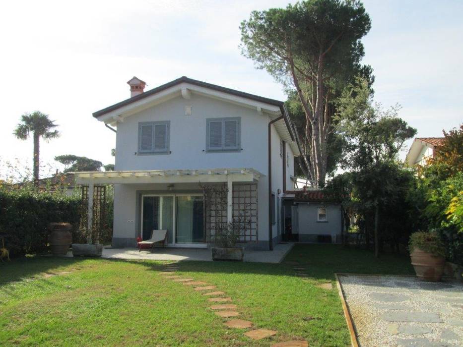 Bifamiliare Forte dei Marmi, Della Bona & Fiorentini Studio di Architettura Della Bona & Fiorentini Studio di Architettura Terrace house