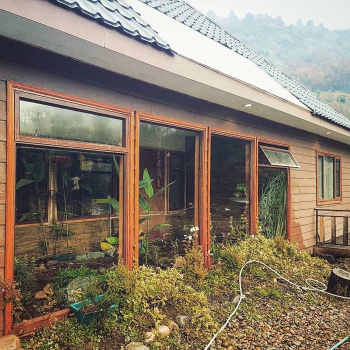 homify Country style conservatory Engineered Wood Transparent