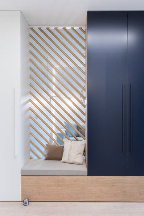 Mieszkanie w Gdyni 2017, formativ. indywidualne projekty wnętrz formativ. indywidualne projekty wnętrz Minimalist corridor, hallway & stairs Wood Blue