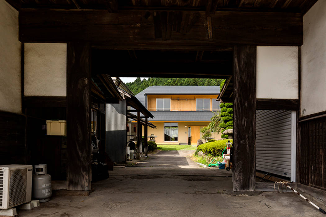 黒羽・継ぎの家, 中山大輔建築設計事務所/Nakayama Architects 中山大輔建築設計事務所/Nakayama Architects منازل التراس