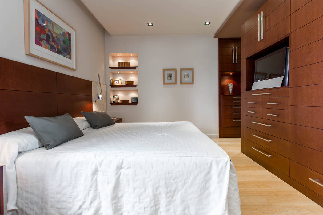 PROYECTO INTEGRAL DE CONSTRUCCIÓN DE VIVIENDA UNIFAMILIAR EN LLEIDA, Decara Decara Bedroom لکڑی Wood effect