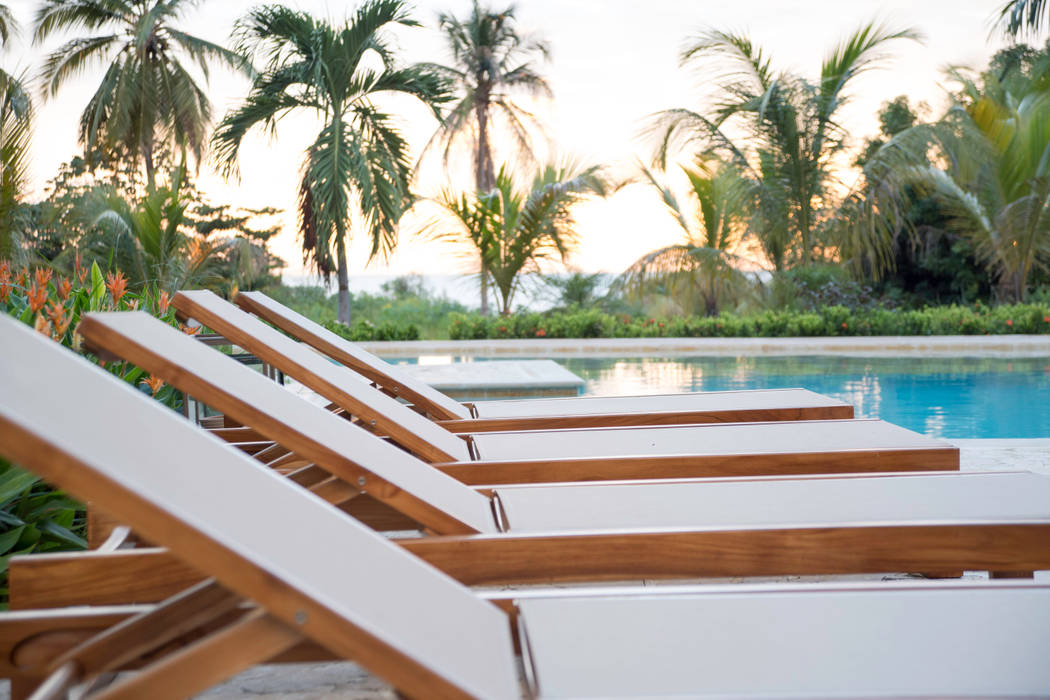 HACIENDA SANTA CRUZ DE PAPARE, Maria Teresa Espinosa Maria Teresa Espinosa Colonial style pool