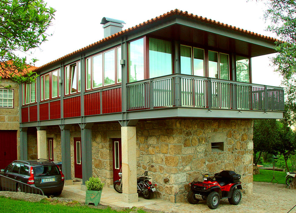 Rehabilitation and expansion of a farm house, José Melo Ferreira, Arquitecto José Melo Ferreira, Arquitecto Country house Iron/Steel