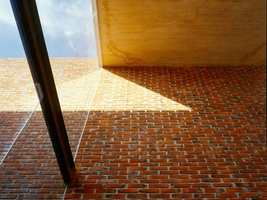 Patio interior: paredes de estilo por eduardo gutiérrez taller de